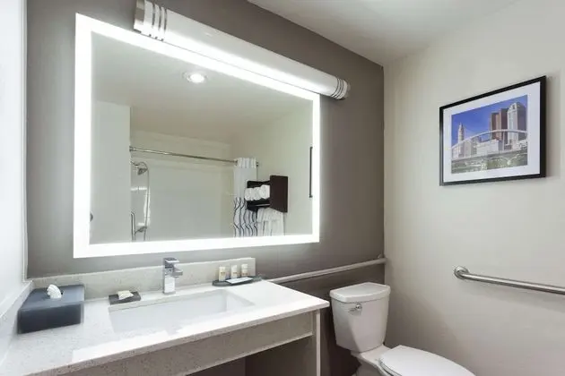 Oda, 1 En Büyük (King) Boy Yatak, Engellilere Uygun (Mobility/Hearing Impaired Accessible)
