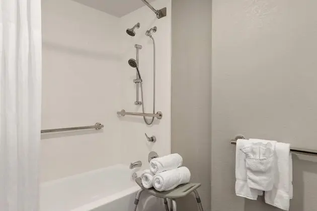 Engellilere uygun banyo