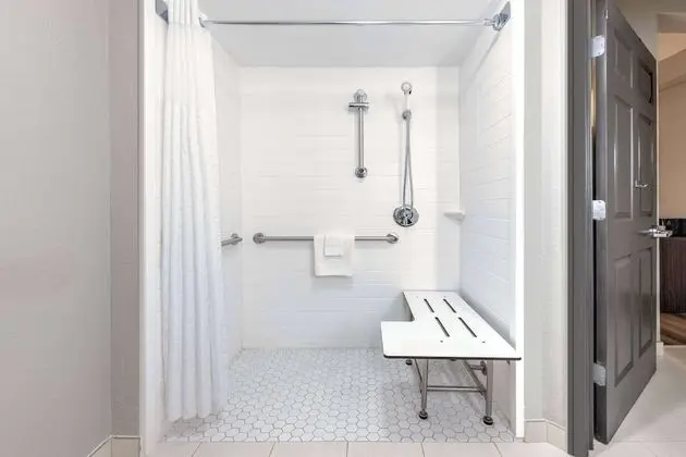 Engellilere uygun banyo