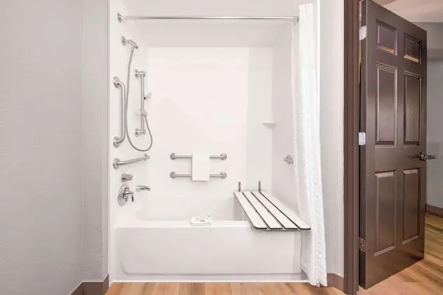 Engellilere uygun banyo
