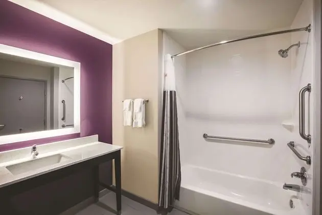 Deluxe Süit, 1 En Büyük (King) Boy Yatak, Sigara İçilmez (Mobility/Hearing, tub w/grab bars)