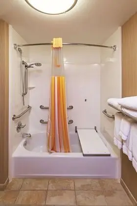 Oda, 1 En Büyük (King) Boy Yatak, Engellilere Uygun, Sigara İçilmez (Mobility Accessible)