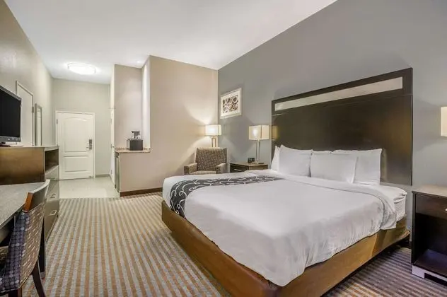 Oda, 1 En Büyük (King) Boy Yatak, Engellilere Uygun, Sigara İçilmez (Mobility Accessible)