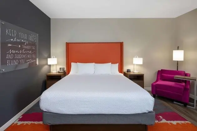 Oda, 1 En Büyük (King) Boy Yatak, Engellilere Uygun, Sigara İçilmez (Accessible)