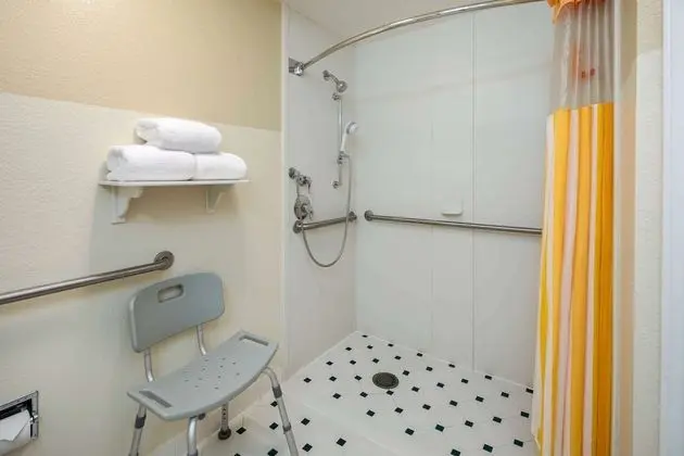 Oda, 2 Çift Kişilik Yatak, Engellilere Uygun, Sigara İçilmez (Mobility/Hearing, Tub w/Grab Bars)