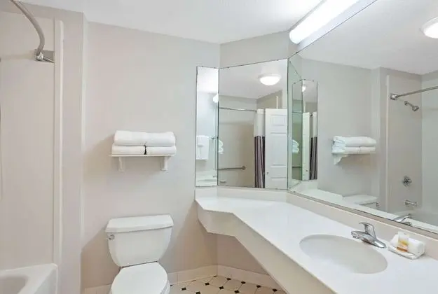 Oda, 2 Çift Kişilik Yatak, Engellilere Uygun, Sigara İçilmez (Mobility/Hearing, Tub w/Grab Bars)