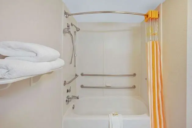 Oda, 2 Çift Kişilik Yatak, Engellilere Uygun, Sigara İçilmez (Mobility/Hearing, Tub w/Grab Bars)
