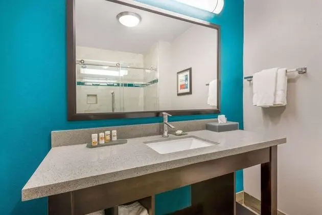 Oda, 2 Büyük (Queen) Boy Yatak, Engellilere Uygun (Mobility/Hearing, Bathtub w/Grab Bars)