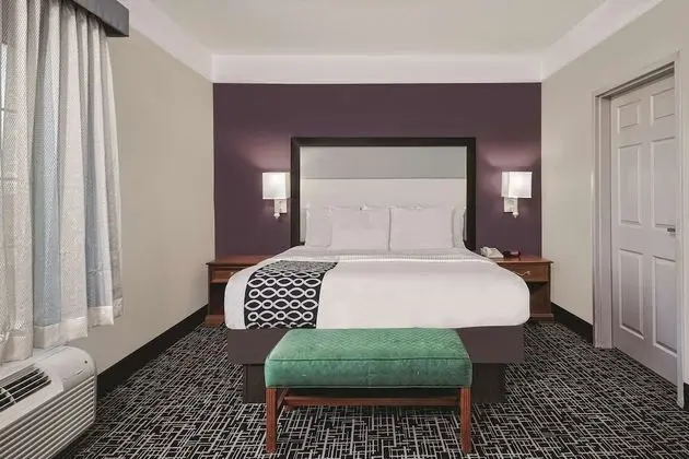 Süit, 1 En Büyük (King) Boy Yatak, Sigara İçilmez (Two-Room Suite)