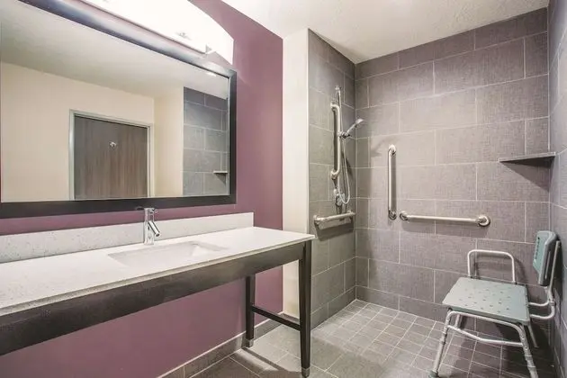 Oda, 1 En Büyük (King) Boy Yatak, Engellilere Uygun, Dağ Manzaralı (Mobility Accessible)