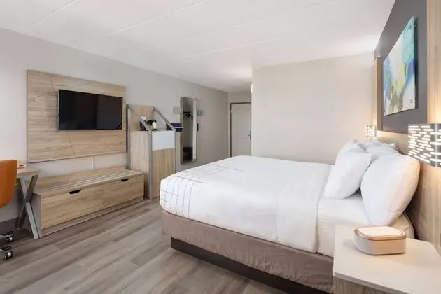 Oda, 1 En Büyük (King) Boy Yatak, Engellilere Uygun, Sigara İçilmez (Mobility Accessible)