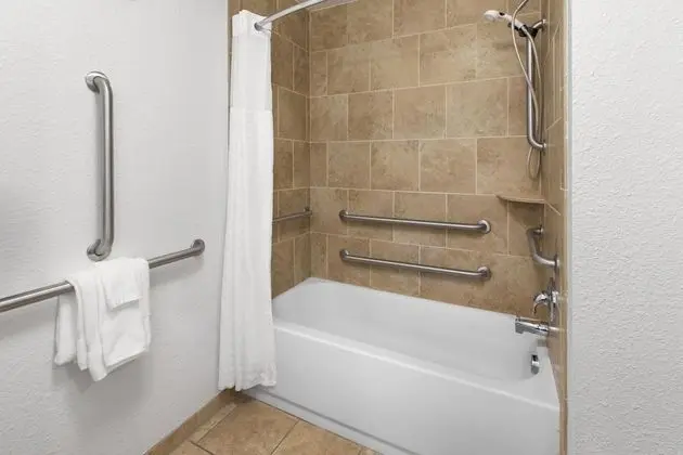 Engellilere uygun banyo