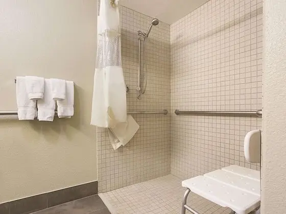 Deluxe Süit, 1 En Büyük (King) Boy Yatak, Engellilere Uygun (Mobility, Tub w/ Grab Bars)