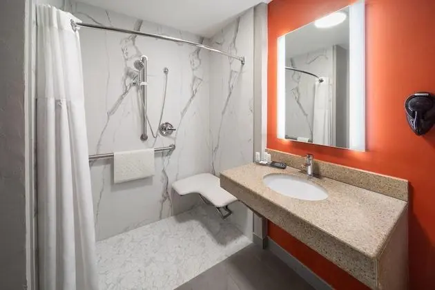 Engellilere uygun banyo