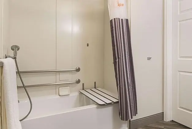 Oda, 2 Çift Kişilik Yatak, Engellilere Uygun, Sigara İçilmez (Mobility/Hearing Impaired)