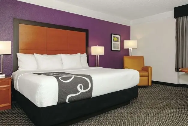 Süit, 1 En Büyük (King) Boy Yatak, Sigara İçilmez (One Bedroom)