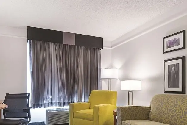 Süit, 1 En Büyük (King) Boy Yatak, Sigara İçilmez (One Bedroom)