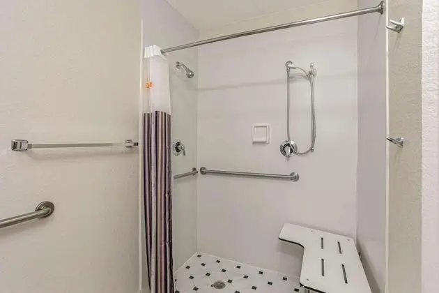 Oda, 2 Çift Kişilik Yatak, Engellilere Uygun, Sigara İçilmez (Mobility/Hearing Impaired Accessible)