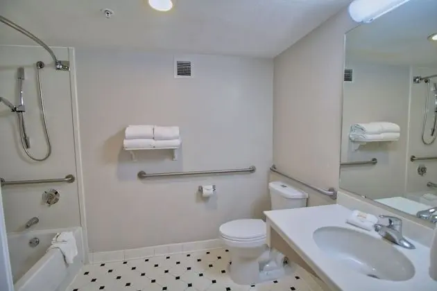 Oda, 2 Çift Kişilik Yatak, Engellilere Uygun, Sigara İçilmez (Mobility/Hearing, Bathtub W/Grab Bars)