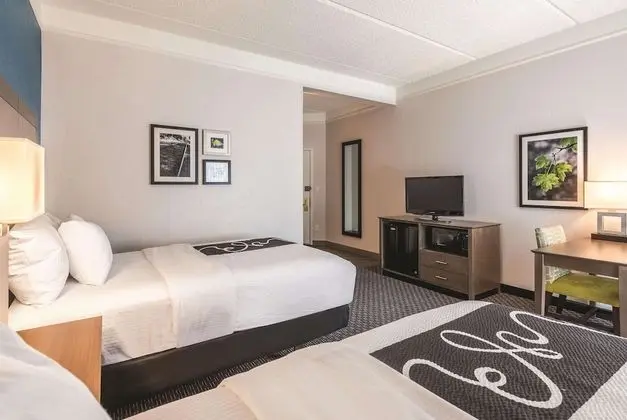 Oda, 2 Çift Kişilik Yatak, Engellilere Uygun, Sigara İçilmez (Mobility/Hearing Impaired Accessible)