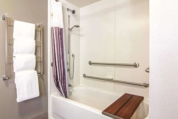 Oda, 2 Çift Kişilik Yatak, Engellilere Uygun, Sigara İçilmez (Mobility/Hearing Impaired Accessible)