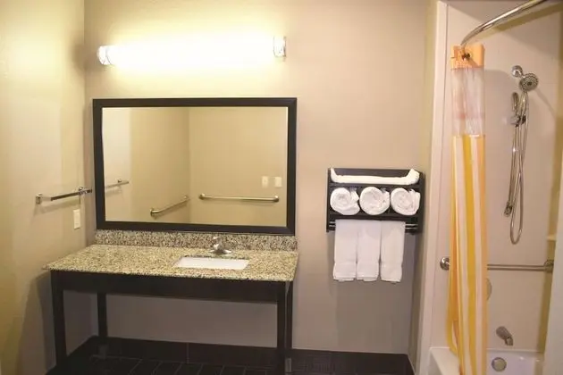 Oda, 2 Büyük (Queen) Boy Yatak, Engellilere Uygun, Manzaralı (Mobility Accessible)