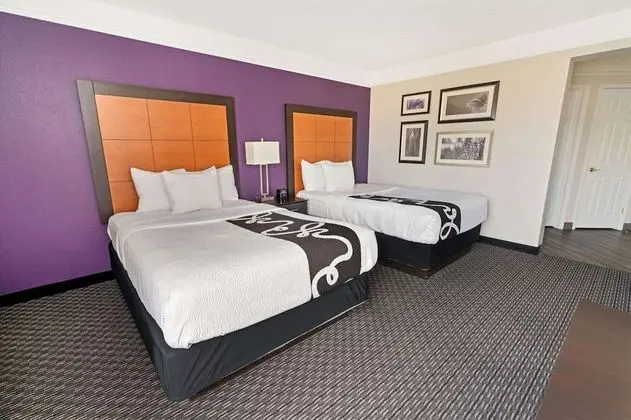 Deluxe Süit, 2 Çift Kişilik Yatak, Sigara İçilmez, Manzaralı (Courtyard/Pool View)
