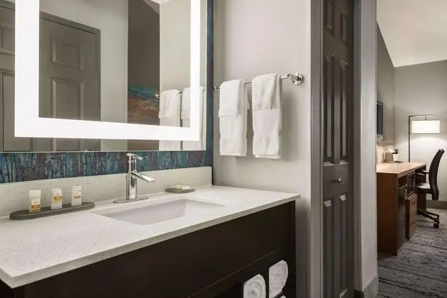 1 Queen Bed, Mobility/Hearing Accessible Room, Bathtub w/ Grab Bars, Non-Smoking