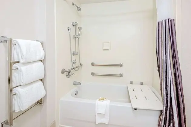 Oda, 1 En Büyük (King) Boy Yatak, Engellilere Uygun (Mobility/Hearing, Tub w/Grab Bars)