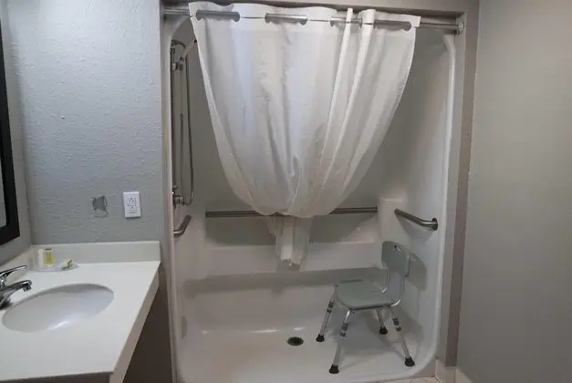 Engellilere uygun banyo