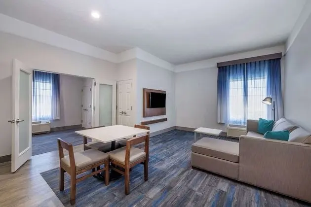 Premier Süit, 2 Büyük (Queen) Boy Yatak, Sigara İçilmez, Havuz Manzaralı