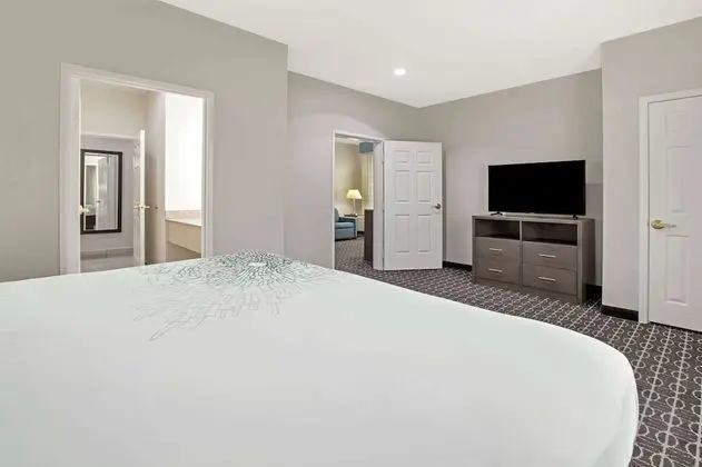 Deluxe Süit, 1 En Büyük (King) Boy Yatak, Engellilere Uygun, Sigara İçilmez (Deluxe Family Suite)