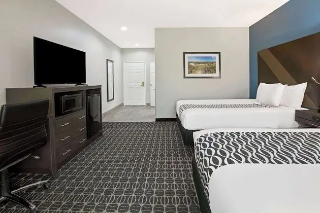 Oda, 2 Büyük (Queen) Boy Yatak, Engellilere Uygun (Mobility/Hearing Impaired Accessible)