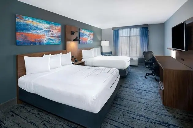 Oda, 2 Büyük (Queen) Boy Yatak, Engellilere Uygun, Sigara İçilmez