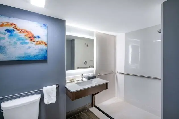 Oda, 2 Büyük (Queen) Boy Yatak, Engellilere Uygun, Sigara İçilmez