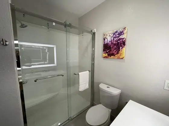 Oda, 1 En Büyük (King) Boy Yatak, Engellilere Uygun, Sigara İçilmez (Studio Room, Roll-in Shower)
