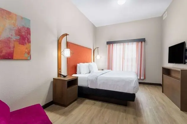 Oda, 1 En Büyük (King) Boy Yatak, Sigara İçilmez (Efficiency Room)