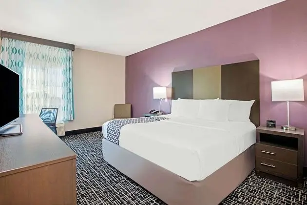 Standard Oda, 1 En Büyük (King) Boy Yatak, Sigara İçilmez (Various Views)