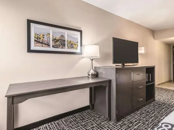 Oda, 2 Büyük (Queen) Boy Yatak, Sigara İçilmez