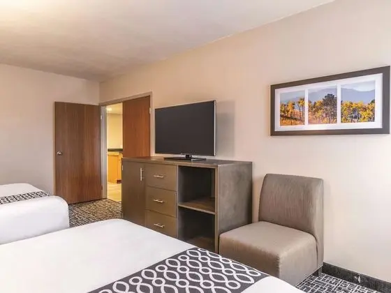 Süit, 2 Büyük (Queen) Boy Yatak, Sigara İçilmez (Various Views)