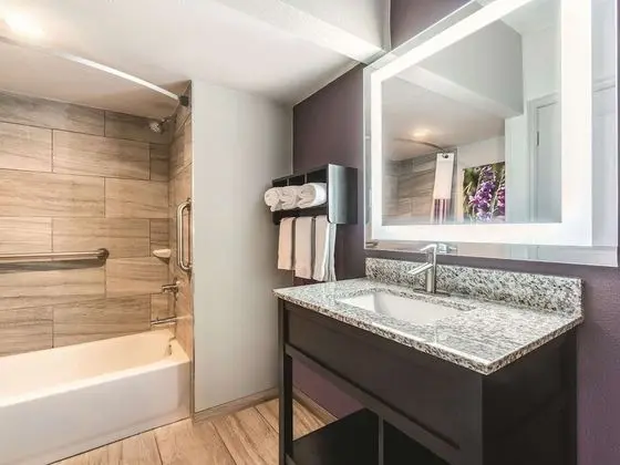 Süit, 2 Büyük (Queen) Boy Yatak, Sigara İçilmez (Various Views)