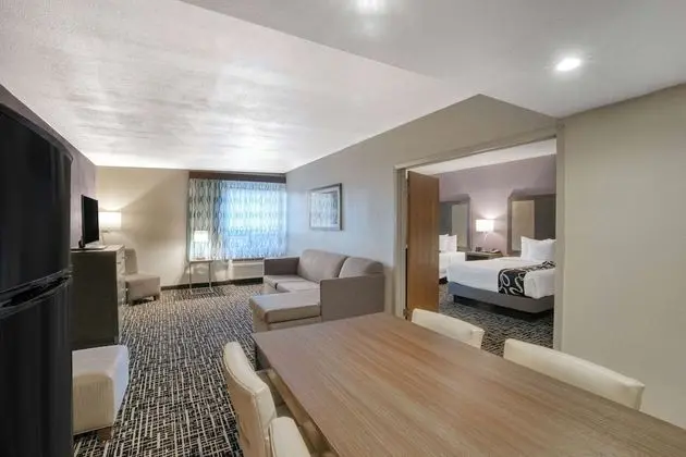 Süit, 2 Büyük (Queen) Boy Yatak, Sigara İçilmez (Various Views)