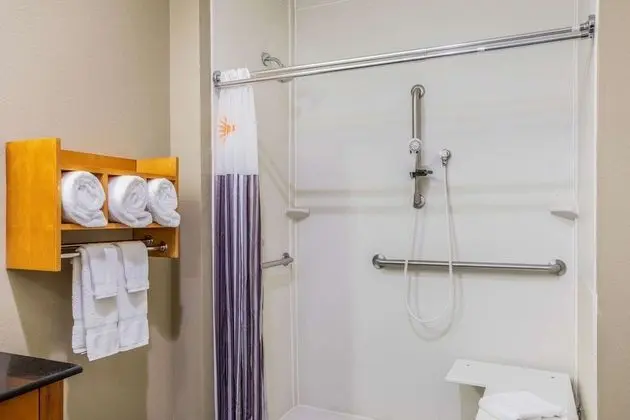 Oda, 2 Büyük (Queen) Boy Yatak, Engellilere Uygun (Mobility/Hearing Impaired Accessible)