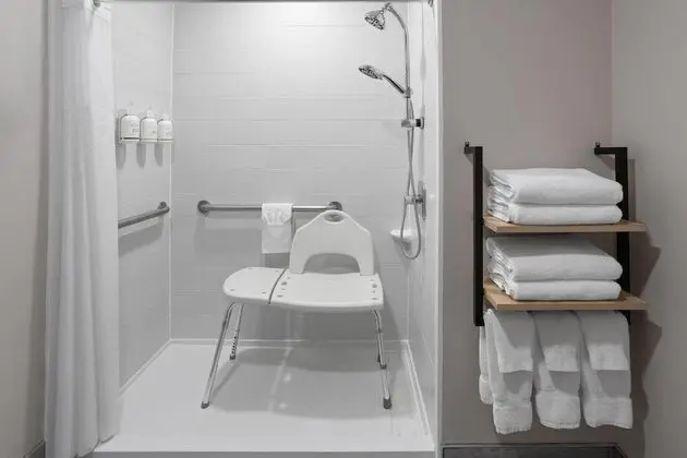 Engellilere uygun banyo