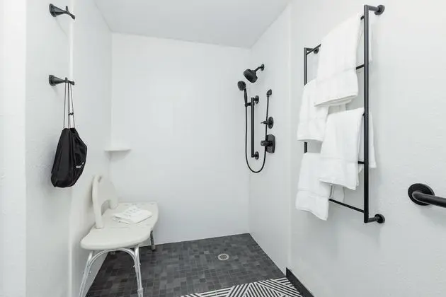 Engellilere uygun banyo