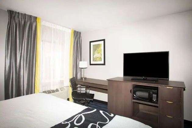 Deluxe Oda, 1 En Büyük (King) Boy Yatak, Engellilere Uygun, Sigara İçilmez (Mobility Accessible)