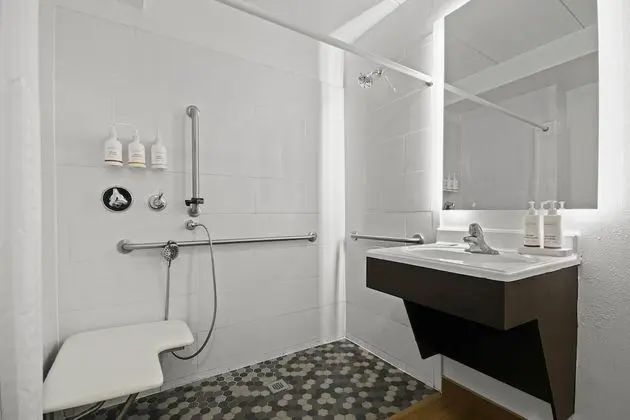 Engellilere uygun banyo