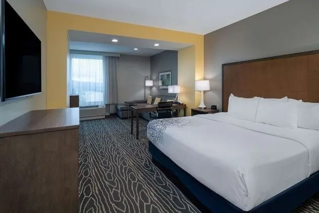 Süit, 1 En Büyük (King) Boy Yatak, Engellilere Uygun, Sigara İçilmez (Mobility and Hearing Impaired)