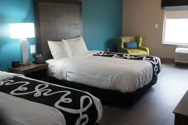 Oda, 2 Büyük (Queen) Boy Yatak, Sigara İçilmez