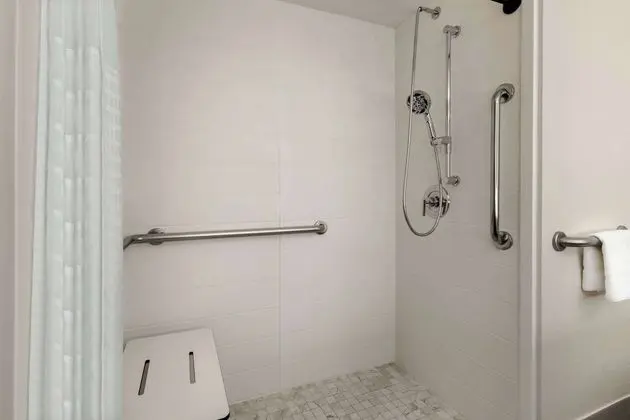 Engellilere uygun banyo
